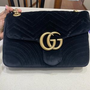 Gucci black Marmont Chevron
Quilted Velvet Shoulder bag